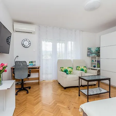 Nikky Seaview Apartment