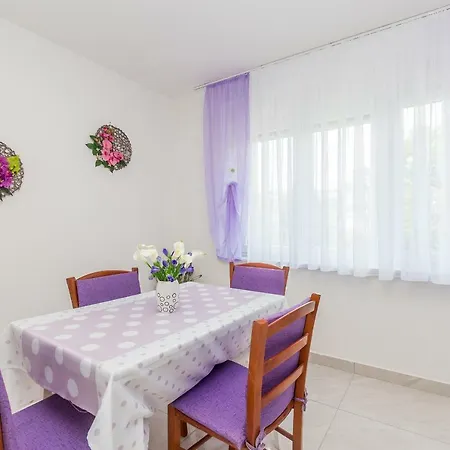 Nikky Seaview Apartment *